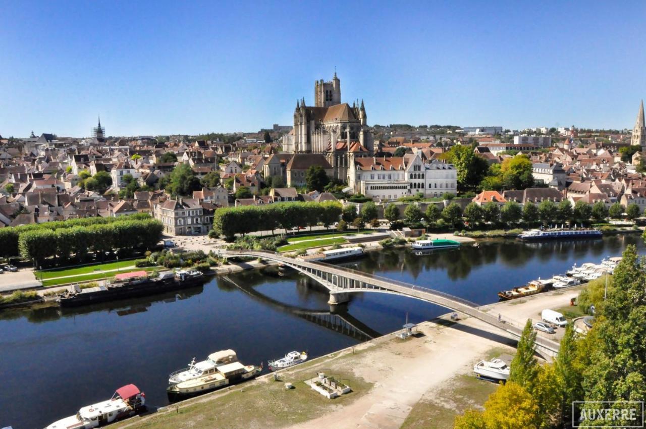 Charmant Appartement Plein Centre Ville - Parking Prive Auxerre Esterno foto