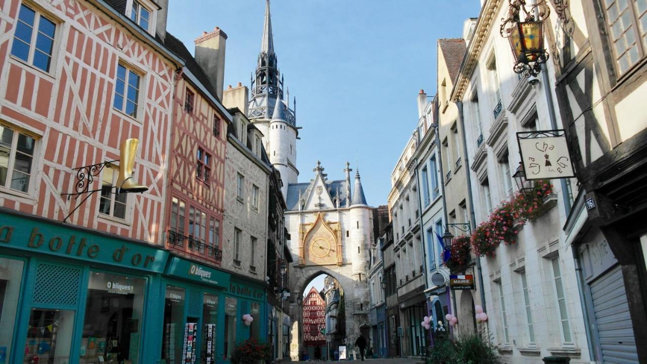 Charmant Appartement Plein Centre Ville - Parking Prive Auxerre Esterno foto