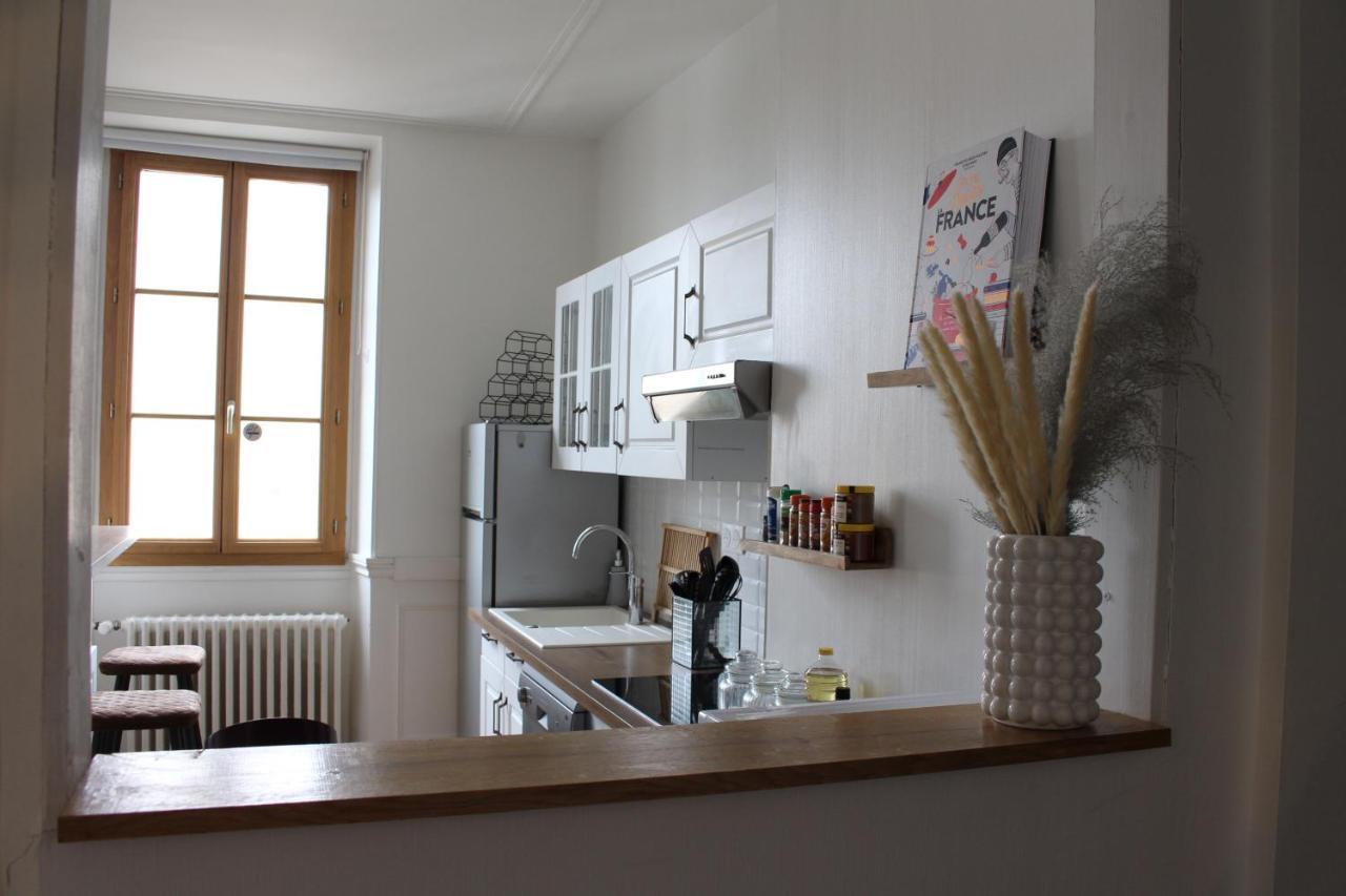 Charmant Appartement Plein Centre Ville - Parking Prive Auxerre Esterno foto